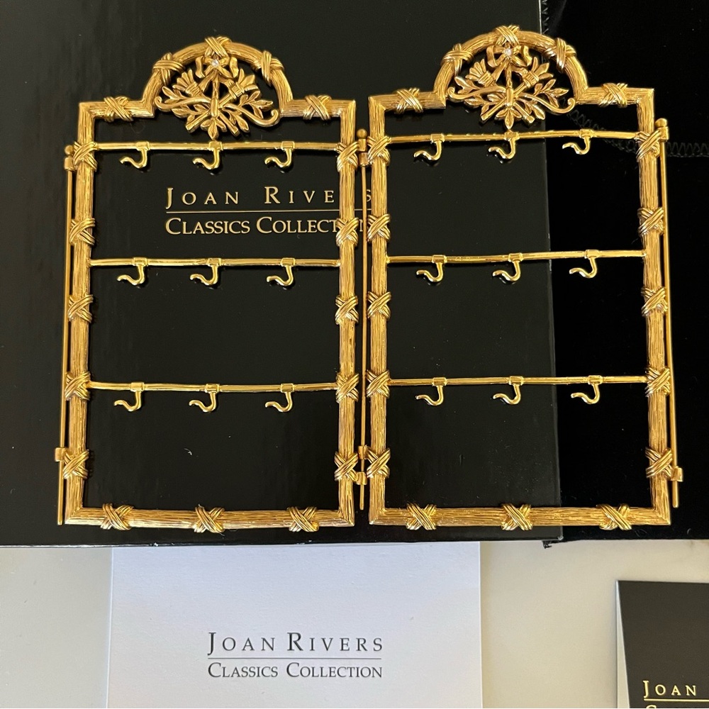 NIB RARE JOAN RIVERS TWO PANEL DISPLAY HOLDER STAND EGG CHARMS GOLD RETIRED